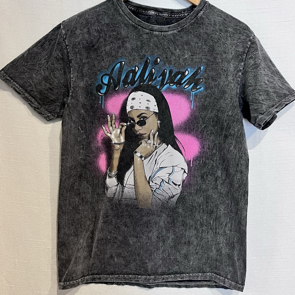 Aaliyah Graphic Airbrush Style T-shirt Men's Size Med 90s Music‎ Hip Hop